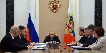 Путин о топливных вызовах: Проблемы временны, фундамент экономики прочен Путин о топливных вызовах: Проблемы временны, фундамент экономики прочен