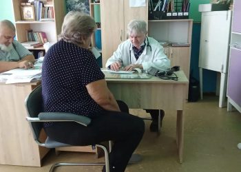 Врачи Горностаевской ЦРБ провели выездной прием в селе Константиновка