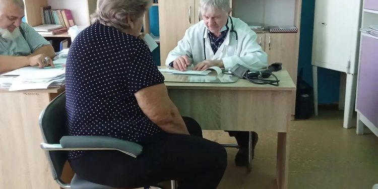 Врачи Горностаевской ЦРБ провели выездной прием в селе Константиновка Врачи Горностаевской ЦРБ провели выездной прием в селе Константиновка