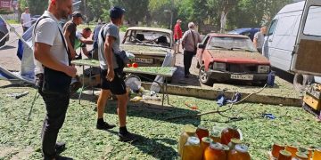 Стихийный рынок на светловской площади в Каховке подвергся обстрелу Стихийный рынок на светловской площади в Каховке подвергся обстрелу