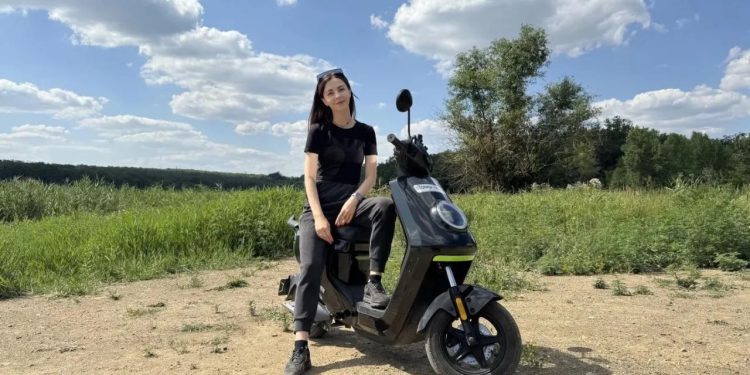 Проветрить голову на электроскутере: как донецкий блогер Яна Брусенцова открывает свой город заново Проветрить голову на электроскутере: как донецкий блогер Яна Брусенцова открывает свой город заново