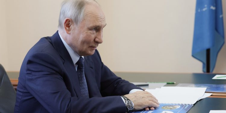 Глава России впервые посетил Курильские острова и дал оценку настрою в обществе