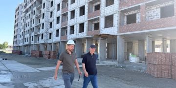 Новый Геническ: несмотря на обстрелы, в городе растет «Семейный парк»