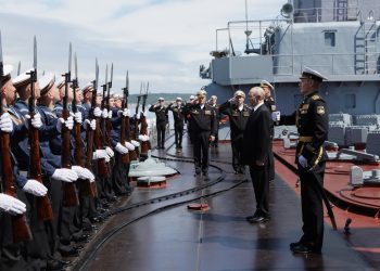 Крылья над Херсонщиной: дочь космонавта открыла в Геническе трогательную выставку к Дню ВВС