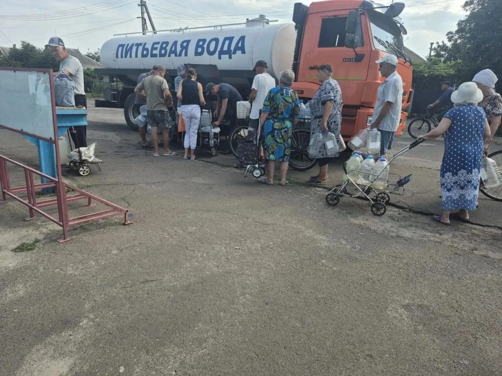 Из-за ударов по энергетике в Херсонской области организовали подвоз воды и продуктов