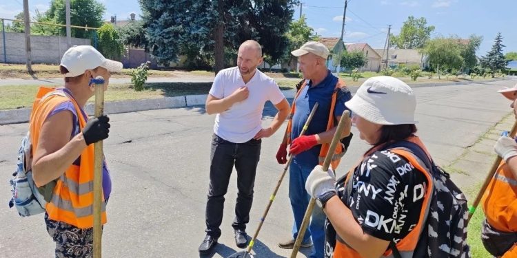 В Каховском округе взяли на контроль более десятка обращений граждан