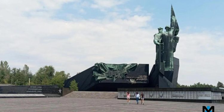 Тайны застывшей стали: какими историями дышат памятники в центре Донецка Тайны застывшей стали: какими историями дышат памятники в центре Донецка