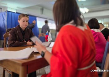 Живая память и красные клены: как Донбасс отметил годовщину возвращения домой