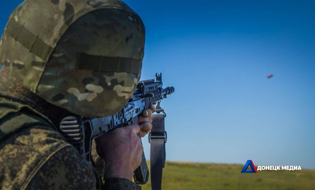 На Добропольском направлении пятеро украинских военнослужащих сложили оружие и сдались в плен На Добропольском направлении пятеро украинских военнослужащих сложили оружие и сдались в плен