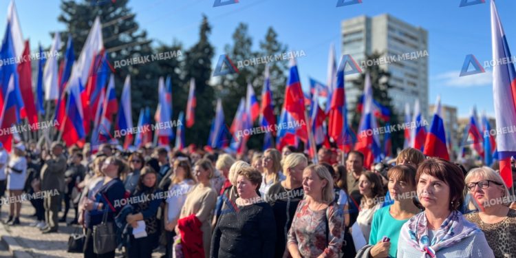 Четыре года под российским флагом: как жители Донбасса обрели Родину