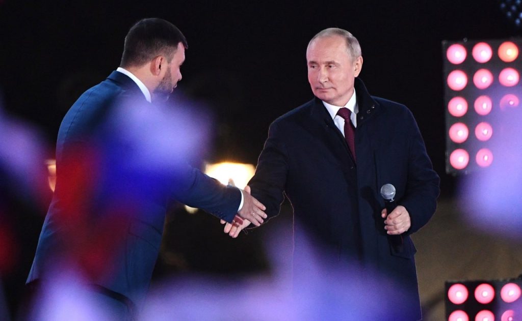 Четыре года вместе: как Донбасс прошел путь к воссоединению с Россией Четыре года вместе: как Донбасс прошел путь к воссоединению с Россией