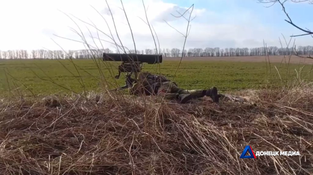 Доброполье: Город превращен в укрепрайон, семь украинских военнослужащих сложили оружие