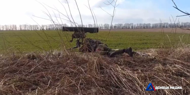 Доброполье: Город превращен в укрепрайон, семь украинских военнослужащих сложили оружие
